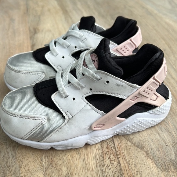 NIKE Huarache Sneakers - Picture 7 of 9